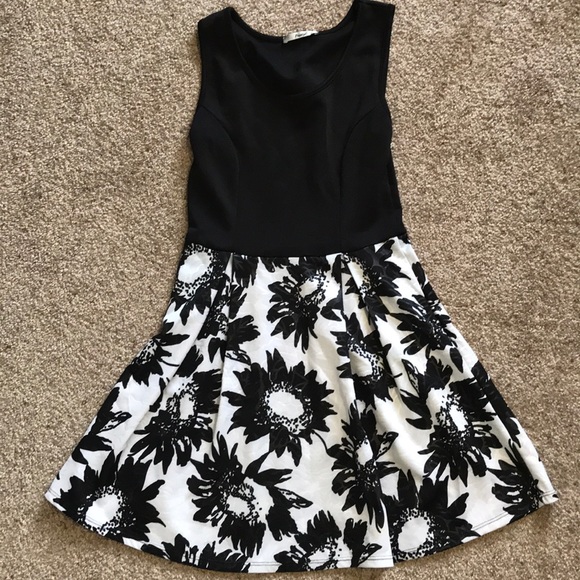 Papaya Dresses & Skirts - Ladies dress